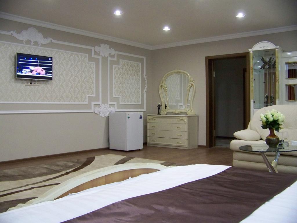 Sky Luxe Hotel Akmola Esterno foto